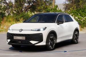 VOLKSWAGEN T-Roc 1.5 eTSI ACT 150 CV DSG R-Line