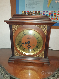 Antico orologio da tavolo