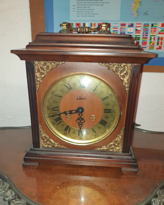 Antico orologio da tavolo