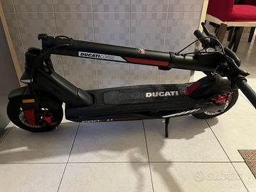 Monopattino elettrico ducati