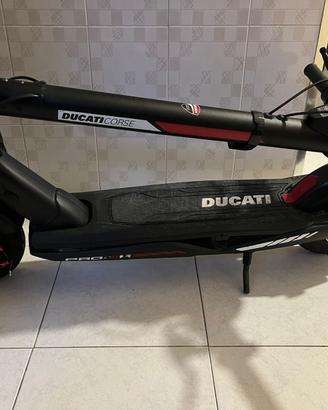Monopattino elettrico ducati