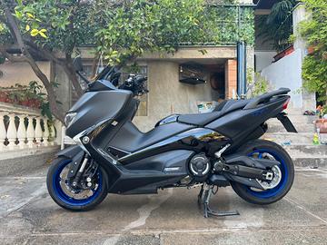 T-MAX 530 SX