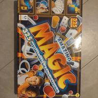 gioco con trucchi di magia 