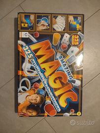 gioco con trucchi di magia 