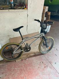 bicicletta bmx