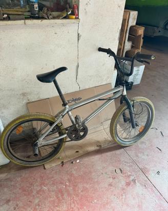 bicicletta bmx