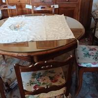 Tavolo tondo in noce stile Ottocento