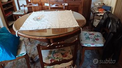 Tavolo tondo in noce stile Ottocento