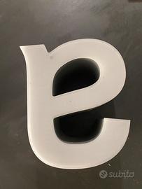 Lettera a ex insegna gronte in plex bianco