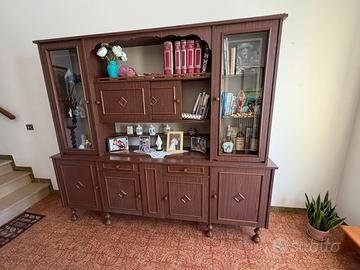 Mobile soggiorno in legno con vetrine