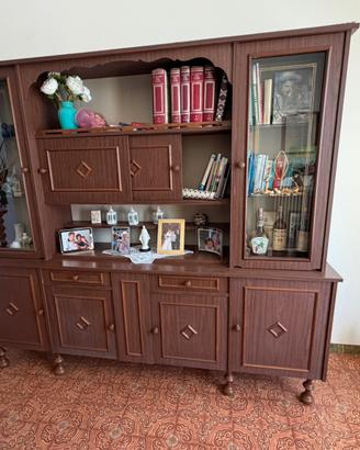 Mobile soggiorno in legno con vetrine