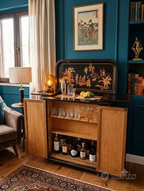 Mobile bar Vintage in stile Orientale con intagli
