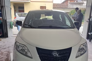 Lancia Ysilon Elefantino bianca 2016-manuale.