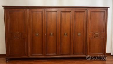 Grande armadio a 6 ante in legno di noce