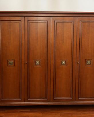 Grande armadio a 6 ante in legno di noce
