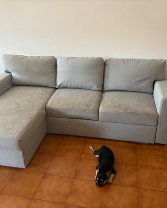 divano di due anni macchiato 20€