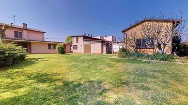 Villa di 550 m² con 5 locali e box auto a Sant'Aga
