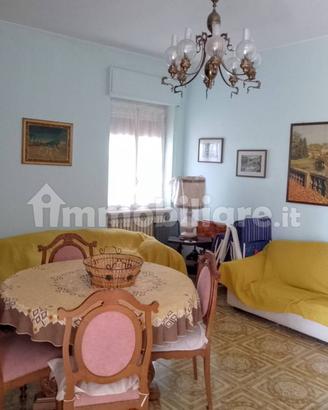 Sala completa metà anni 70