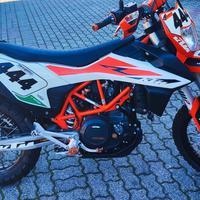 KTM 690 Enduro R accessoriata