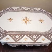 Tovaglia ovale ricamata, collezione