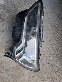 faro audi Q3  anno 2021 s line