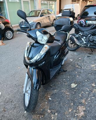 HONDA SH 300