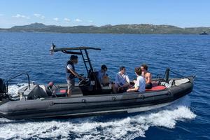 Gommone con scafo in alluminio