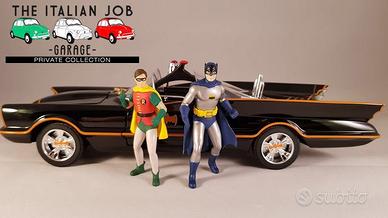 Batmobile 1:18 con figures Batman + Robin e luci