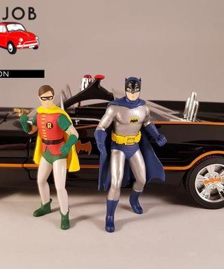 Batmobile 1:18 con figures Batman + Robin e luci