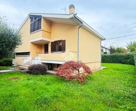 VILLA SINGOLA A REZZATO