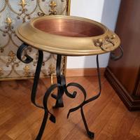 Bracere decorativo  con gambe