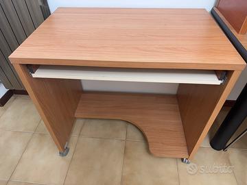 Mobiletto porta PC con ruote e ripiano estraibile
