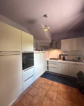Venedesi cucina  ad angolo con elettrodomestici
