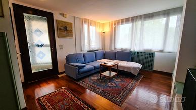 Elegante Appartamento con Ampio Terrazzo
