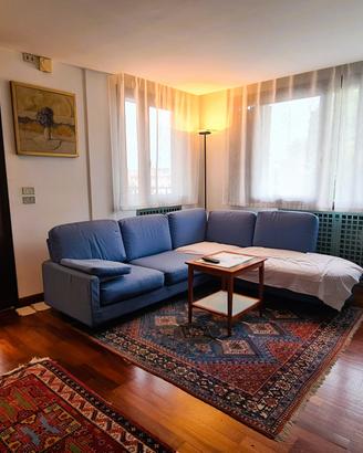 Elegante Appartamento con Ampio Terrazzo