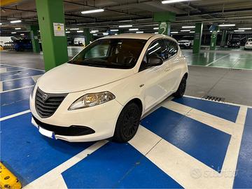 Lancia y Ypsilon 1.2 69cv GPL 2014 Ecochic Silver