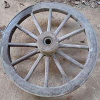 Ruota in legno per carro