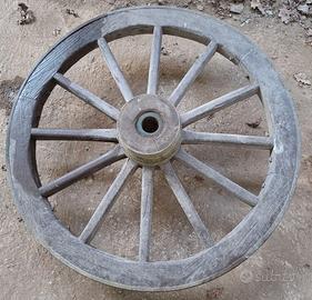 Ruota in legno per carro