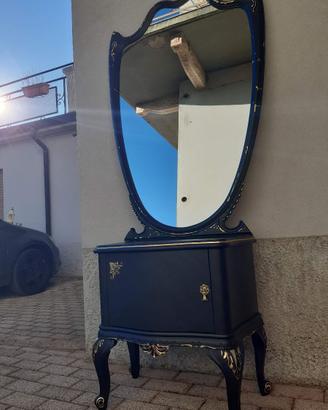 COMODINO CON SPECCHIO DI DESIGN