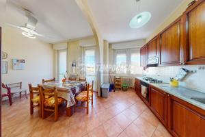 AMPIO QUADRILOCALE IN CENTRO CON BOX