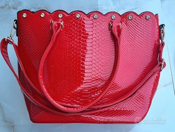 Grande borsa rossa verniciata  con stampa pitonata