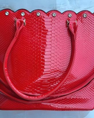 Grande borsa rossa verniciata  con stampa pitonata