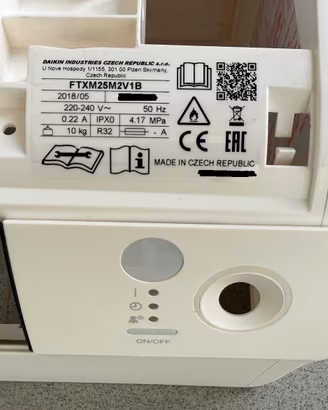 N°2 Daikin Perfera FTXM25M2V1B split interni 9000