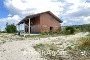 CENTRO IPPICO CON POTENZIALE RICETTIVO E SPORTIVO