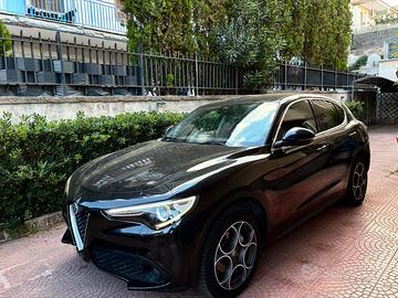 Alfa Romeo Stelvio Q4 - 210 cv