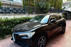 Alfa Romeo Stelvio Q4 - 210 cv