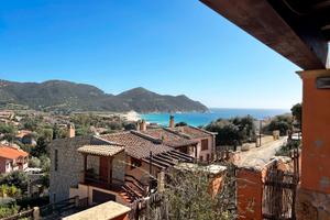 Villetta a schiera con ampia terrazza panoramica