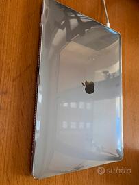 MacBook Pro 15” 2019 i7 / 16GB / Radeon 4GB