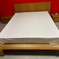 Letto matrimoniale + comodini