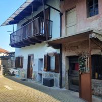 CASA SEMINDIPENDENTE A FRONT